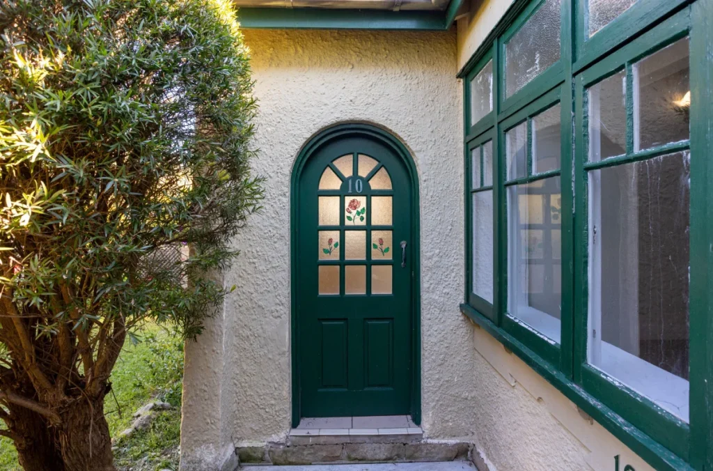 Clovelly deceased estate 

